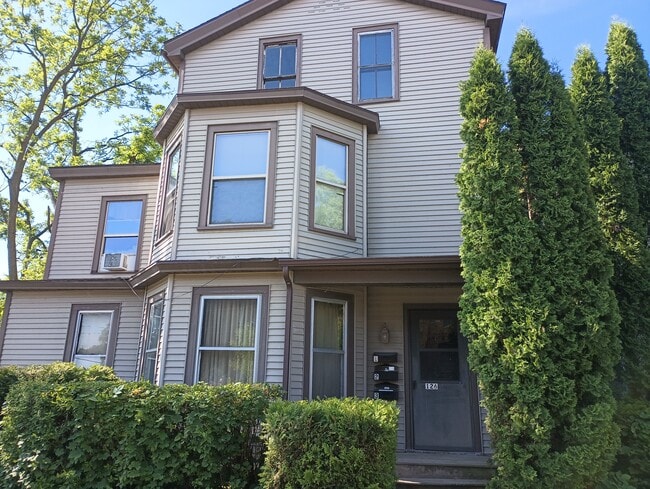 126 1st St Unit 2