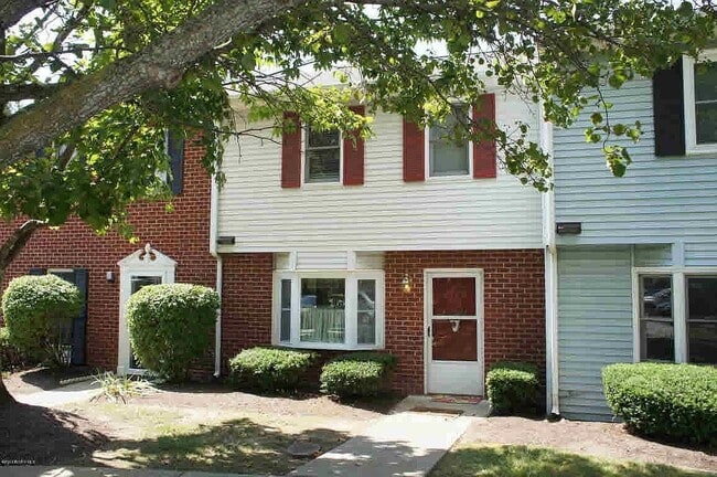 Building Photo - 2420 Ridge Rd