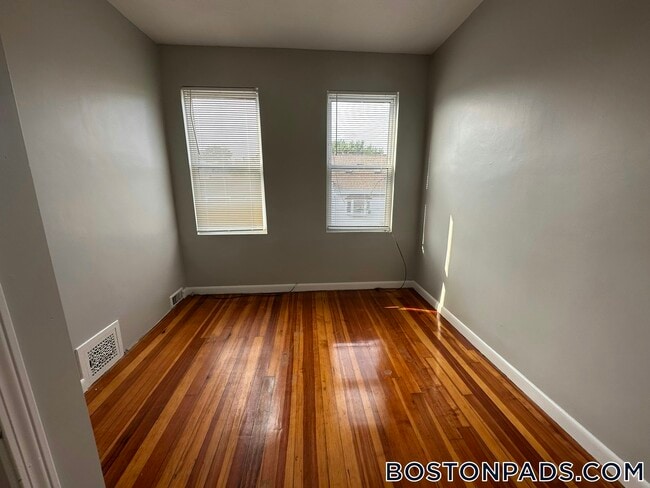 Photo - 153 Saratoga St Unit 3