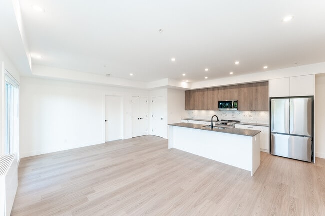 809 Arncote Ave Unit 402