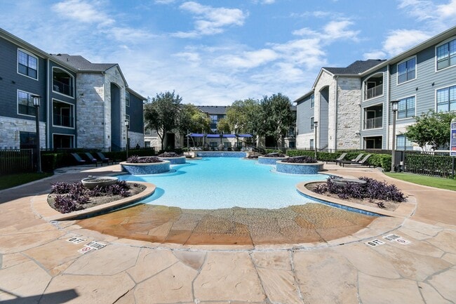 Building Photo - 6777 Sommerall Dr Unit 1234