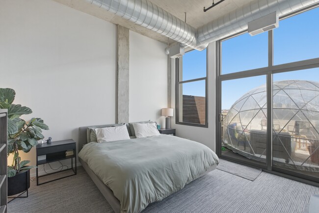 Building Photo - 900 N Kingsbury St Unit #  01166