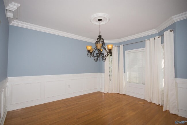 Photo - 104 Lancaster Ct SW