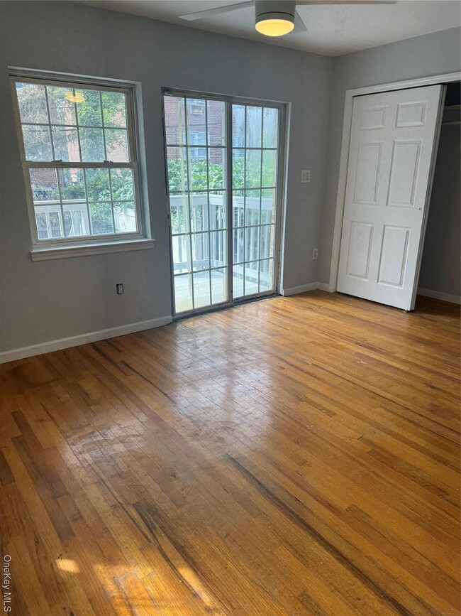 Building Photo - 88-30 Moline St Rental