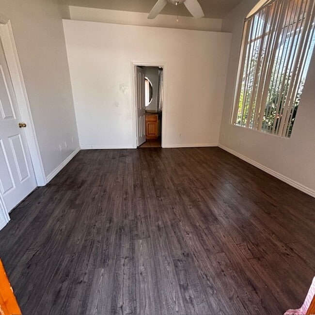 Building Photo - 1415 S Mill Unit Studio Rental