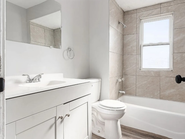 Photo - 1095 Stanley Ave Unit 1095