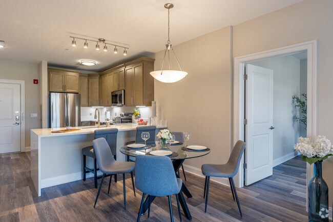 1BR, 1BA w/Den - 950SF - Dining Room