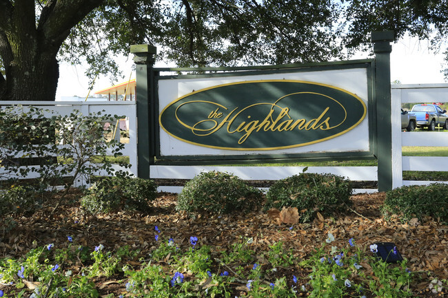 WELCOME HOME! - The Highlands Apartments