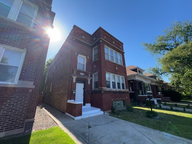 Photo - 7525 S Green St Unit 1
