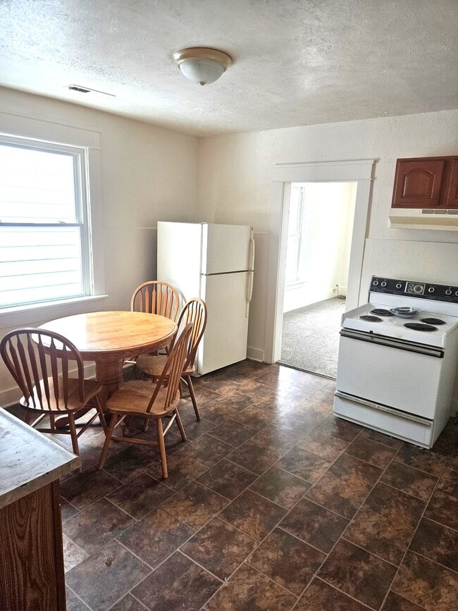 Building Photo - 546 E 22nd St Unit 2 Rental