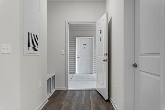 Photo - The Groves at 421 *Move In Special*