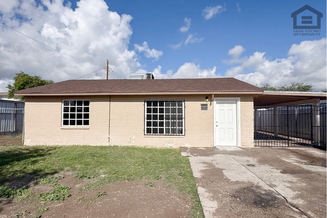 4Bed/2Bath House at McDowell Rd/32nd St! Ready for Immediate Move-In! – NO HOA!