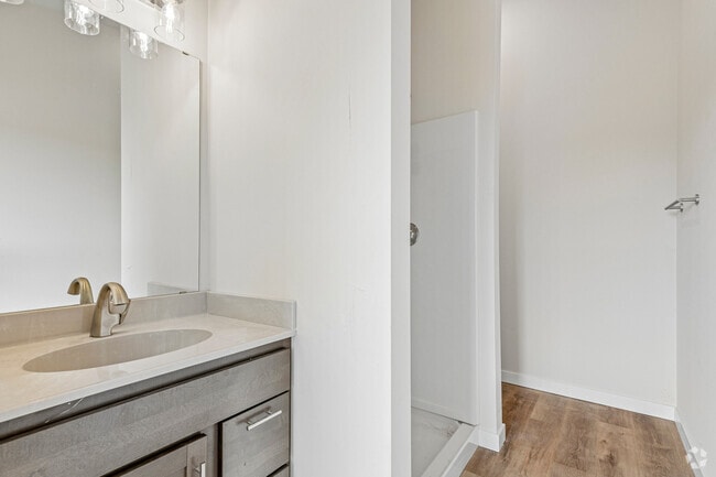 Classic One Bed 1BR, 1BA - 512SF - Bathroom