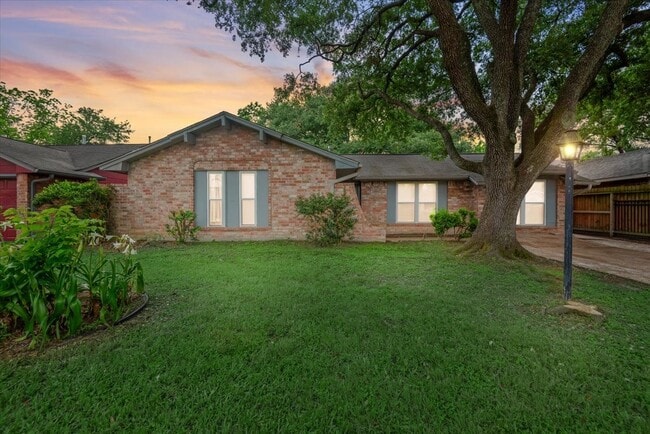 Photo - 1935 Barnsley Ln