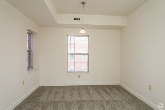 1 habitación, 1 baño, 700 pies cuadrados, área de comedor