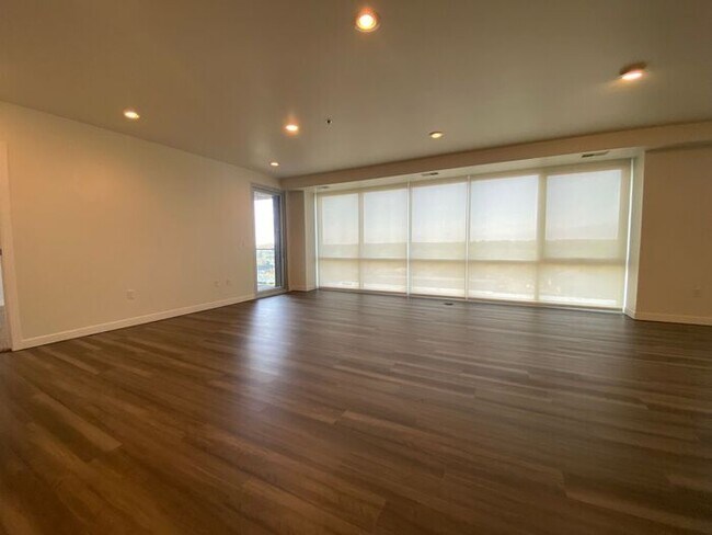 Photo - $2,575 | 1 Bedroom, 2 Bathroom Condo | Pet...