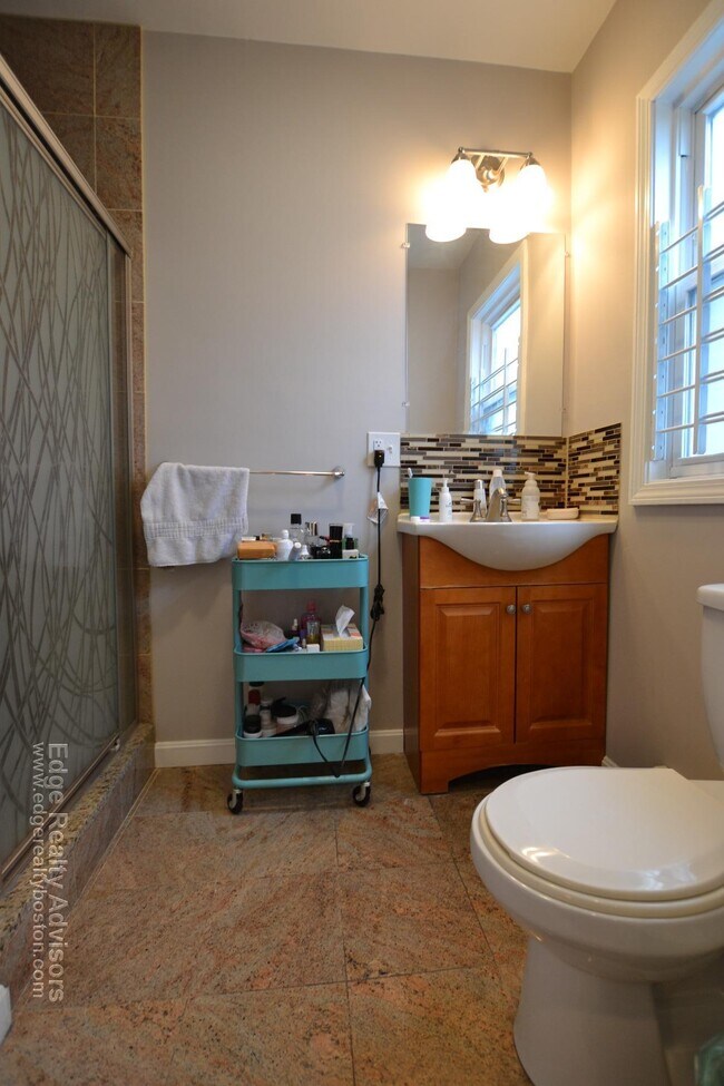 Photo - 115 Glenville Ave Unidad 1