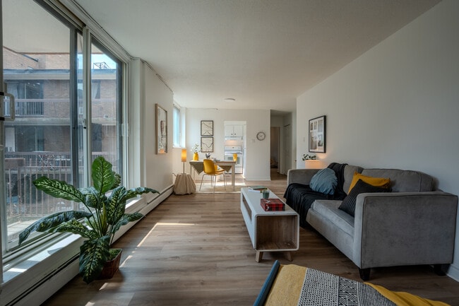 Building Photo - 10200 Av de Bois-de-Boulogne