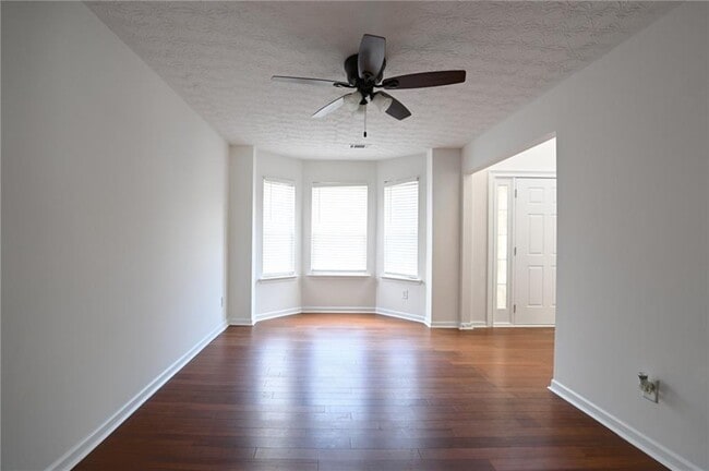 Photo - 3998 Oak Crossing Dr NE