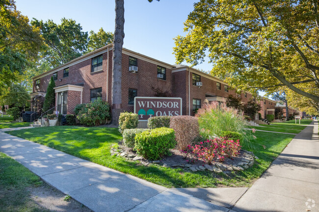 Windsor Oaks - Windsor Oak Apartments