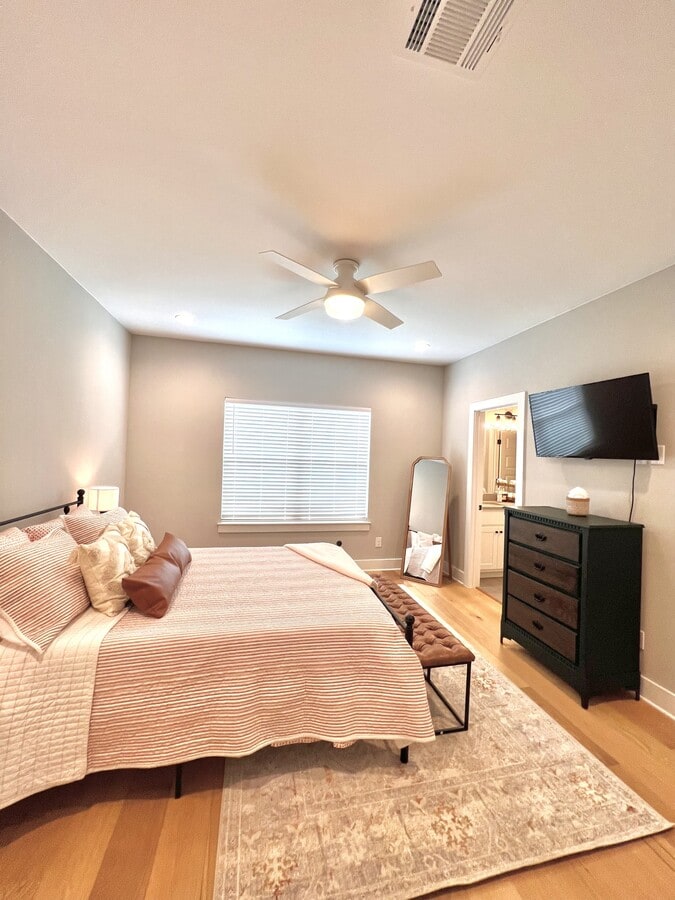 Photo - 216 E 20th St