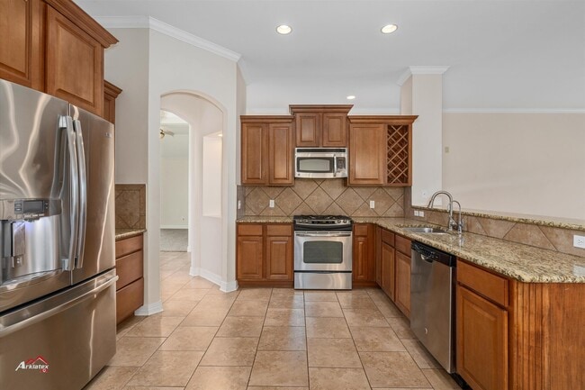 Photo - 306 Avondale Ln