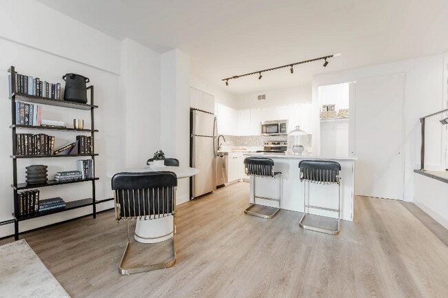 Photo - 33 E Chestnut St