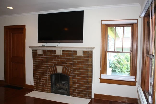 Photo - 810 E 1st St