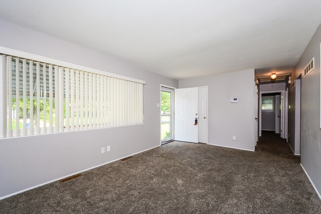 Photo - 455 Moule Dr