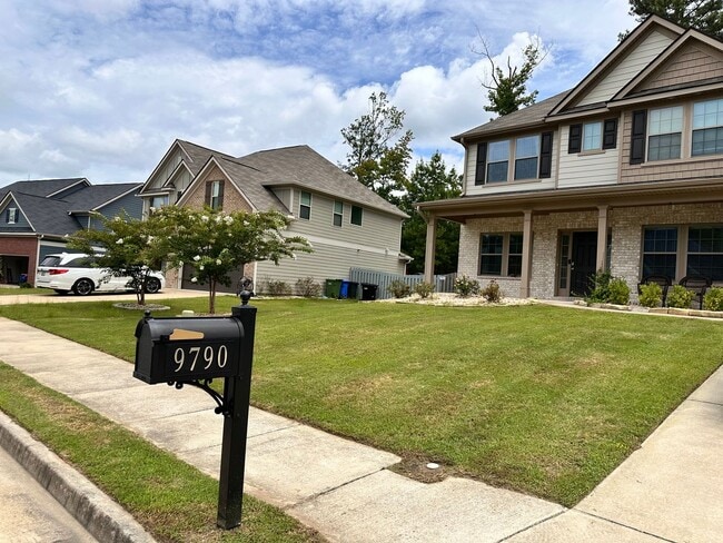 Building Photo - Available 8/21/26
