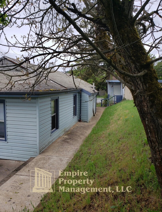 Photo - 1779 SE Giles St