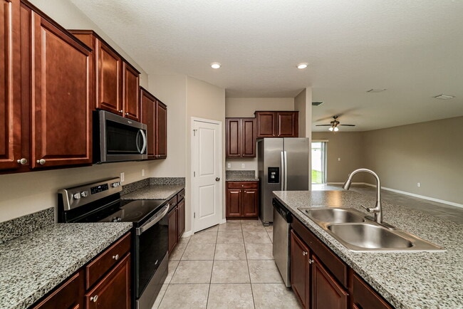 1616 Climbing Dayflower Dr
