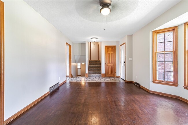 Photo - 318 Goodrich Dr