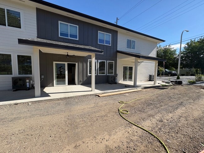Building Photo - 1216 S Miller St