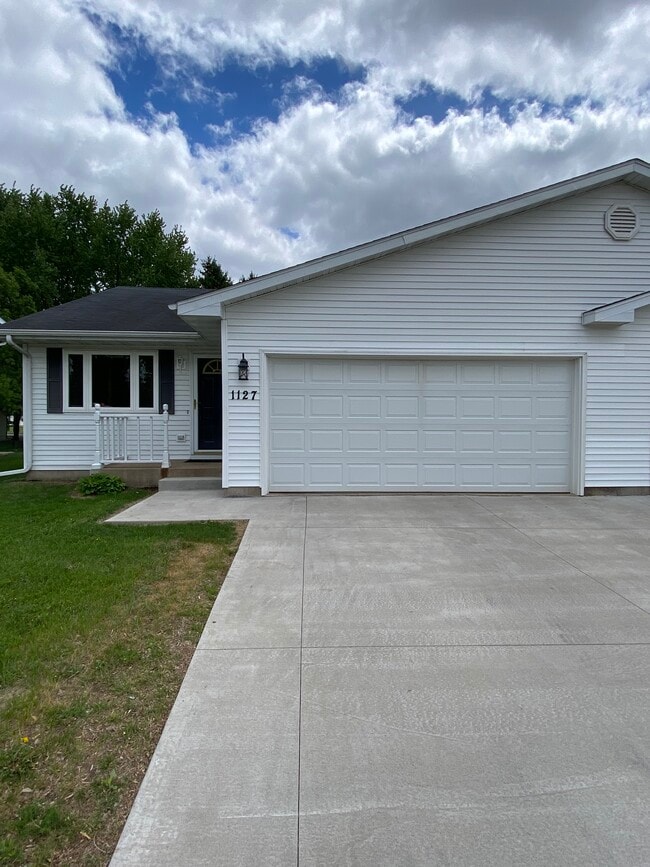 Photo - 1127 Glenn Pl