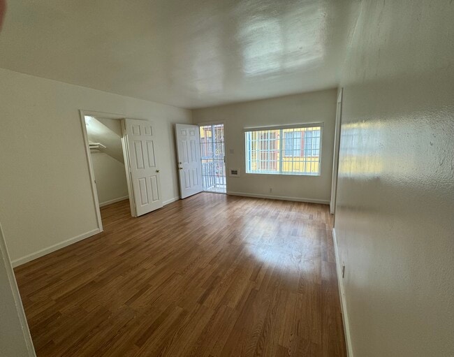 Photo - 5566 Kinston Ave Unit 5566