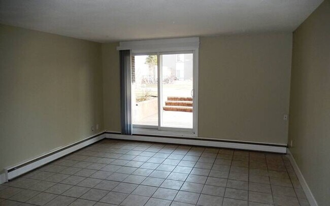 Photo - 2410 Louise St