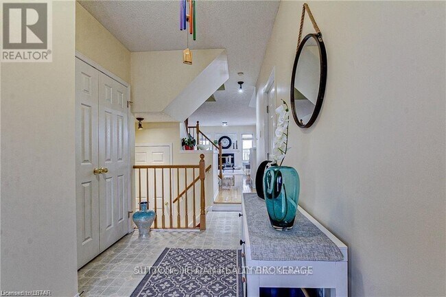 Photo - 320 Ambleside Dr