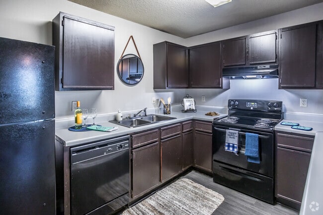 1 BR, 1 BA - 700SF - Greenway Apartments