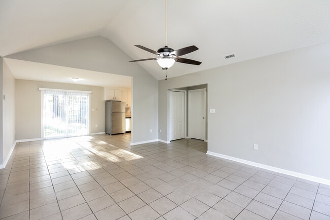 Photo - 107 Bridge Creek Dr