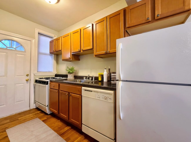 Photo - 620 Barry W Ave