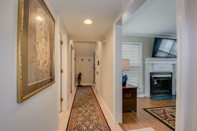 Photo - 324 Laurens St SW Unit B