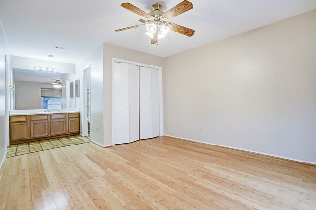 Building Photo - 305 Avondale St