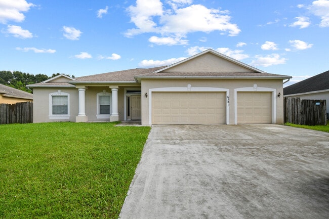 Photo - 6221 NW Hacienda Ln