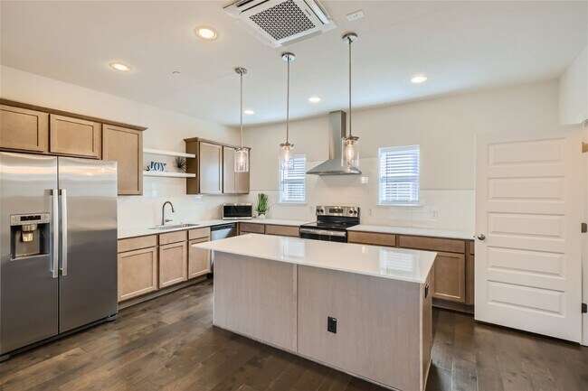 Photo - Stunning Multi level townhome in Mahncke Park for rent