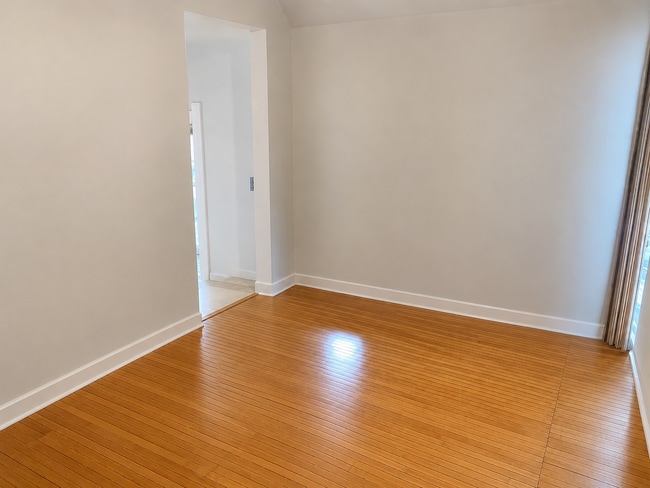Photo - 110-112 E Johnson Street Unidad 1