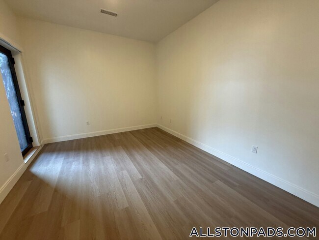 Photo - 1079 Commonwealth Ave Unidad 239