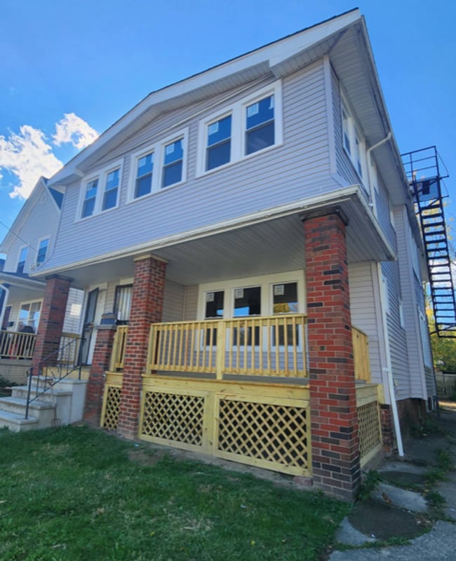 Photo - 3658 E 143rd St Unidad 2