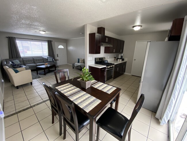 Photo - 905 Center St