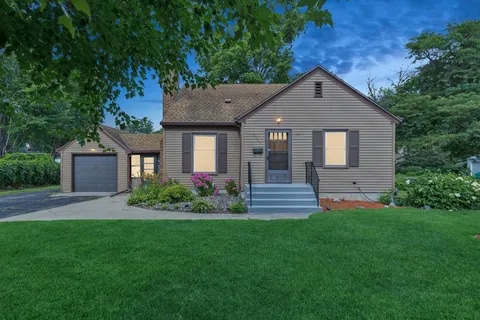 Photo - 6300 Wentworth Ave S